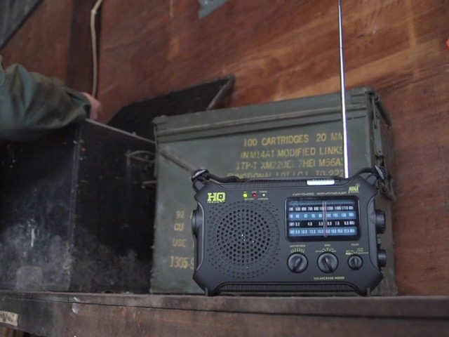 HQ ISSUE Multi-Band Solar/Dynamo Radio - image 1 from the video